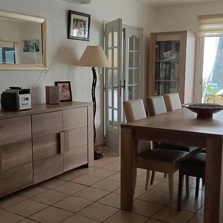 Avec Piscine Et Clim Villa